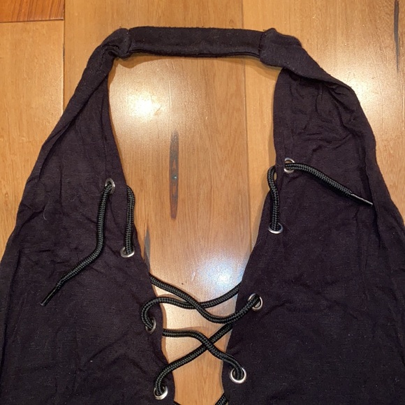 LIKE NEW- FOREVER 21 HALTER CRISS CROSS BODYSUIT - WOMENS SMALL - Picture 5 of 7